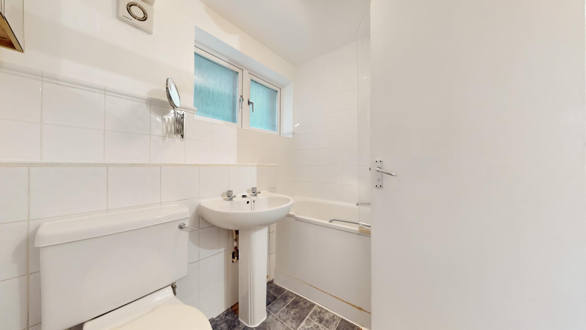 			2 Bedroom, 1 bath, 1 reception Flat			 Greencroft Gardens, West Hampstead